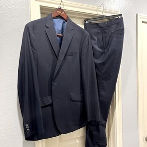 Kenneth Cole Men’s Navy Suit size 46L jacket, 38 x 32 pants